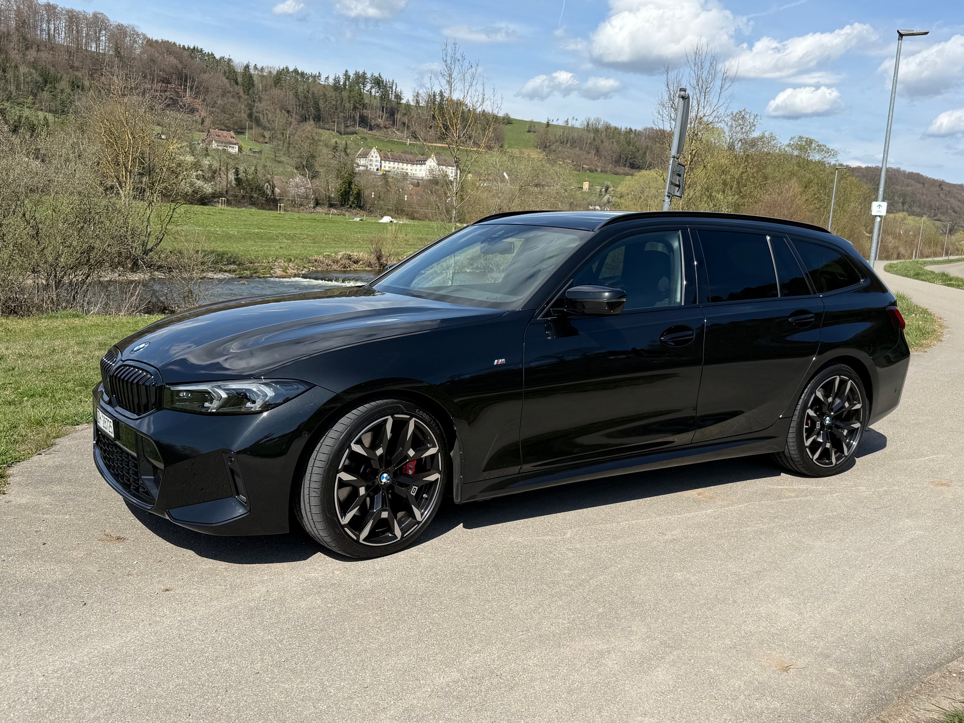 BMW 320d xDrive 48V Touring Steptronic M Sport Pro-image-3