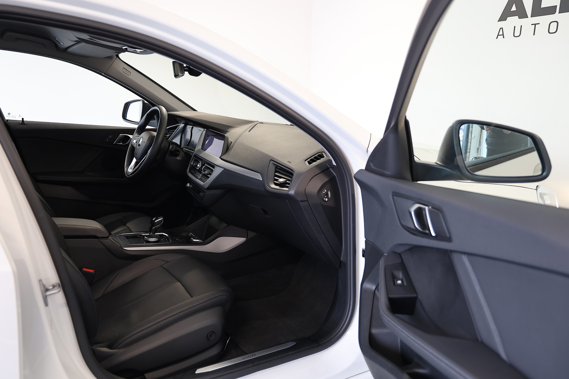 BMW 116d Advantage Steptronic-image-9