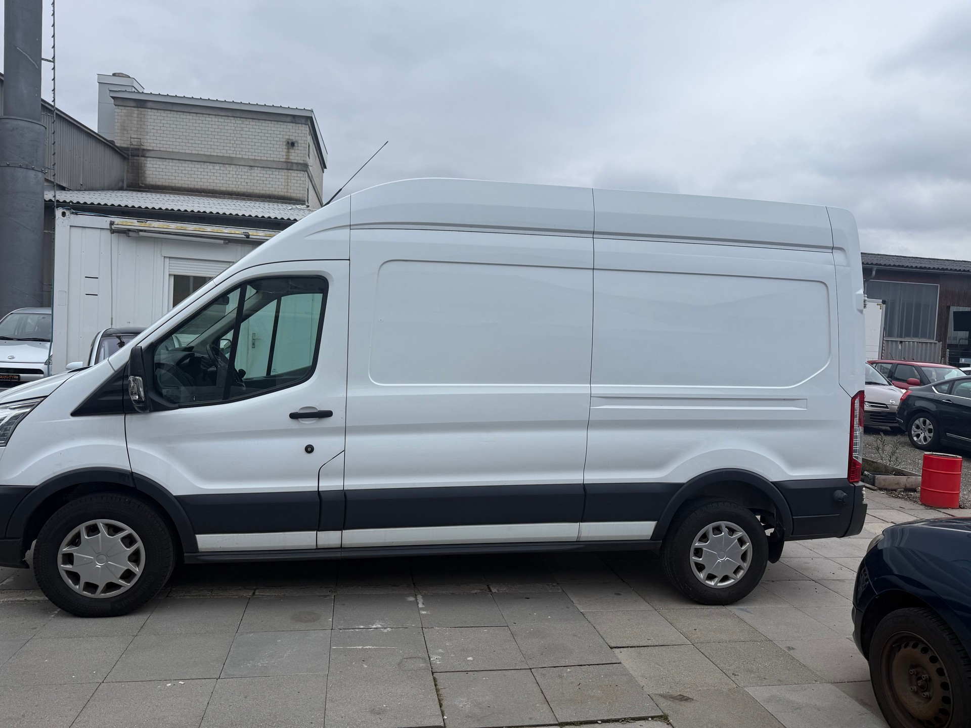 FORD Transit Van 350 L2 Ambiente 2.0 TDCi 130 FWD-image-8