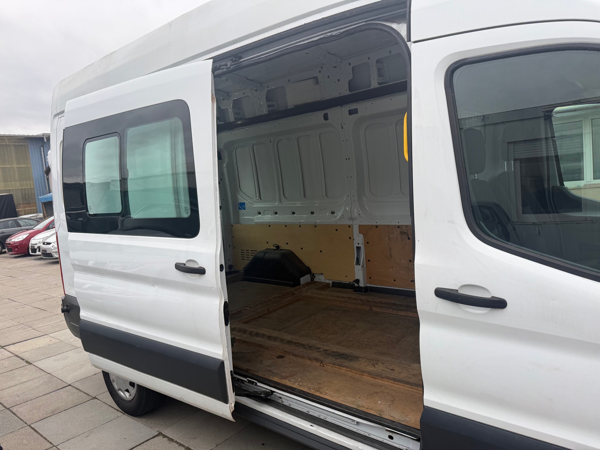 FORD Transit Van 350 L2 Ambiente 2.0 TDCi 130 FWD-image-10