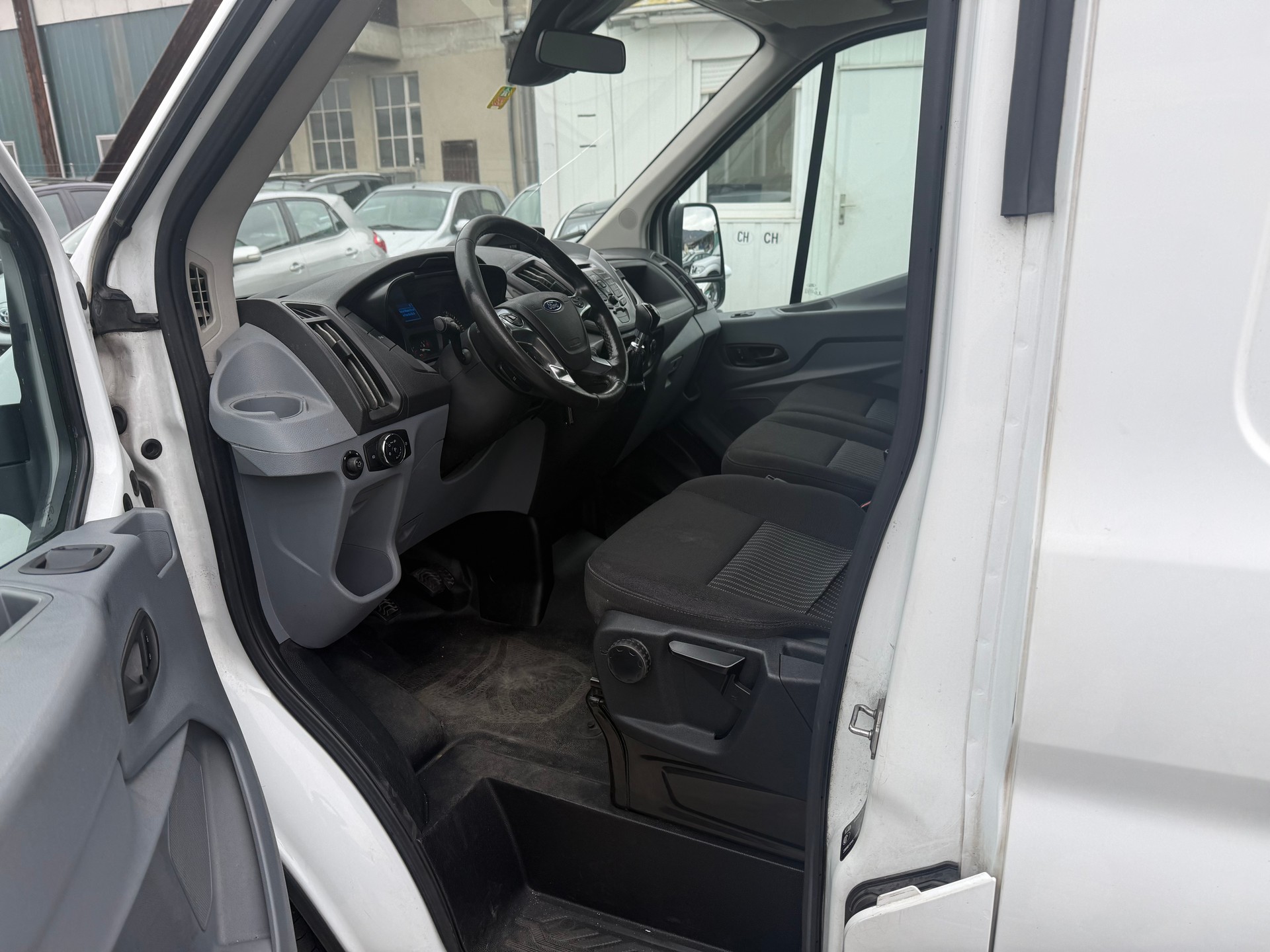 FORD Transit Van 350 L2 Ambiente 2.0 TDCi 130 FWD-image-11