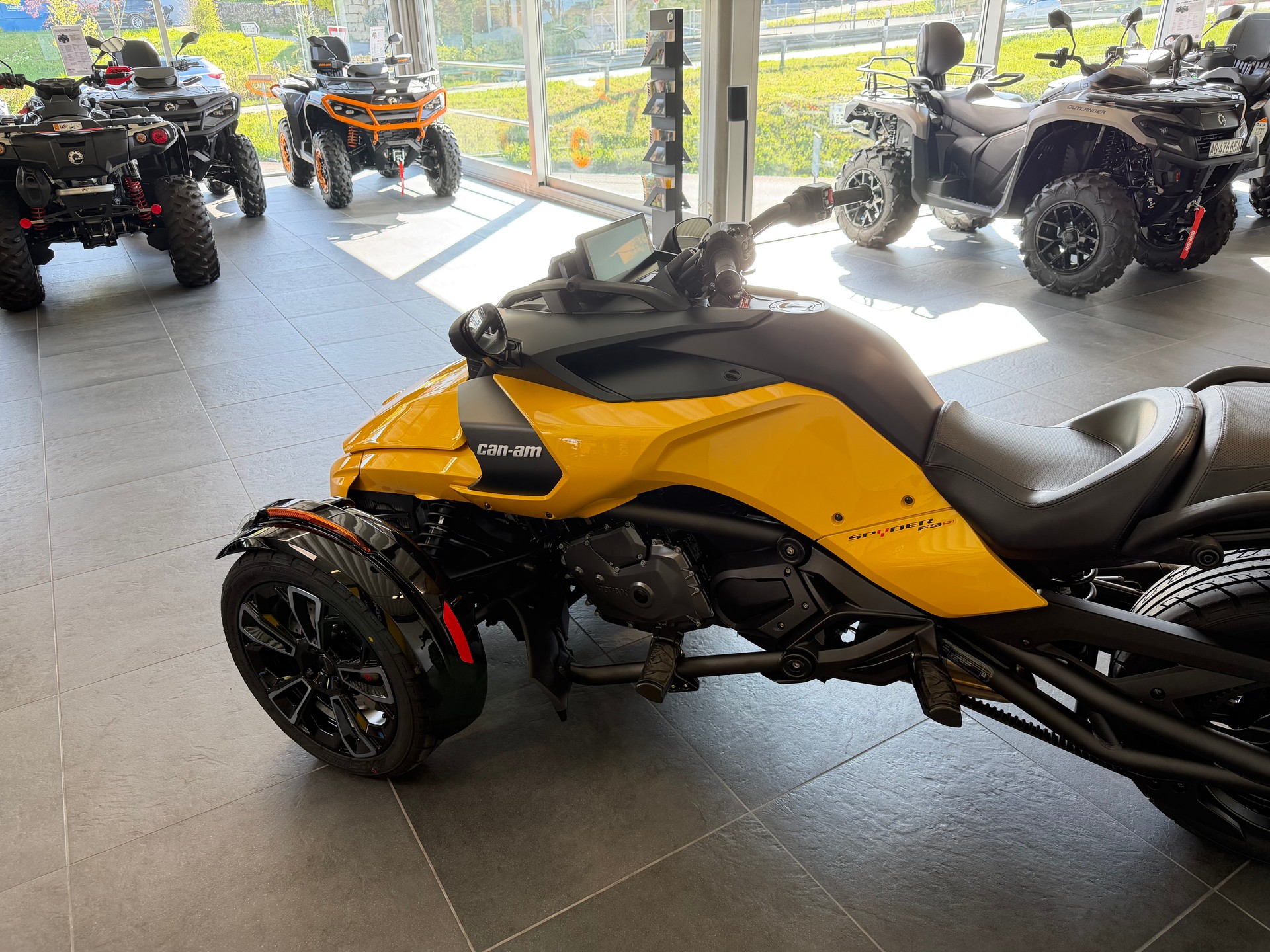 CAN-AM Spyder F3 S-showroom-element-3