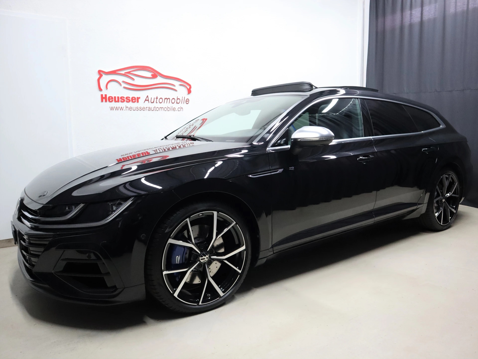 VW Arteon SB 2.0 TSI R 4Motion DSG - VOLLAUSTATTUNG - Panorama - Leder - Sportsitze - Harman/Kardon - AHK - 320 PS-showroom-element-1