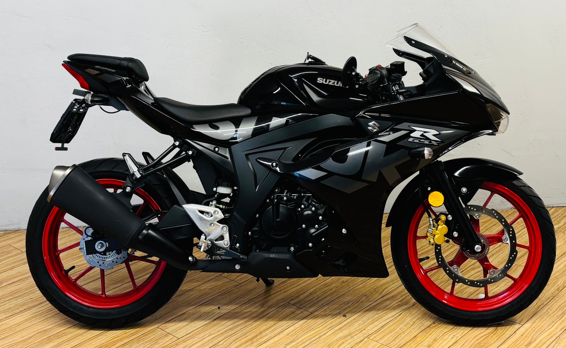 SUZUKI GSX-R 125-showroom-element-1