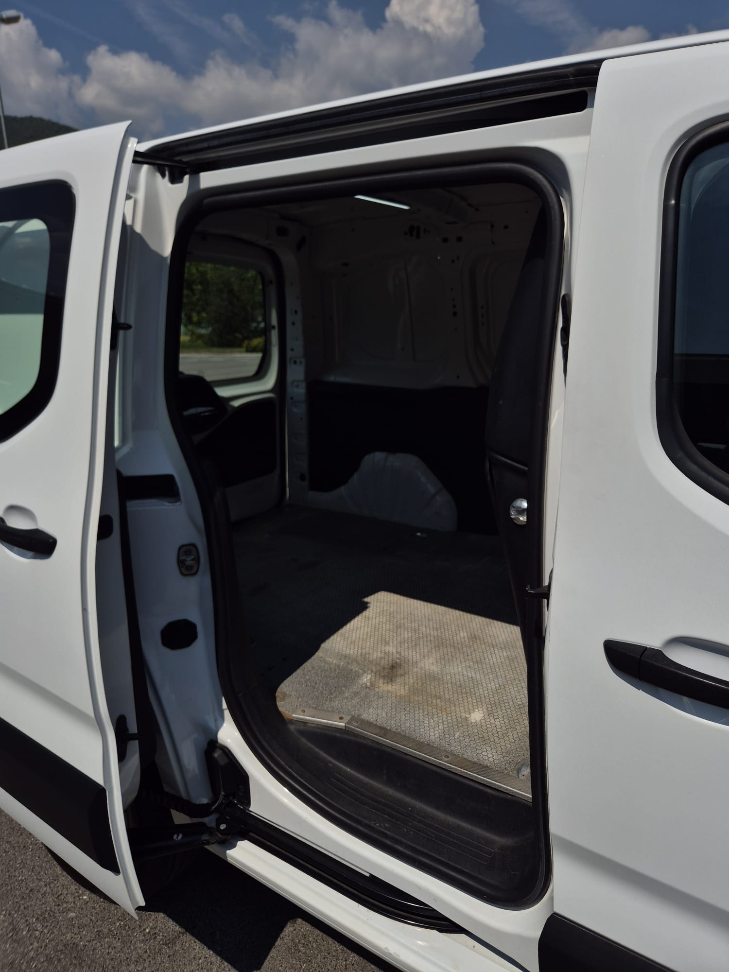 PEUGEOT PARTNER 4X4 DANGEL 1.5 BlueHDI-image-13
