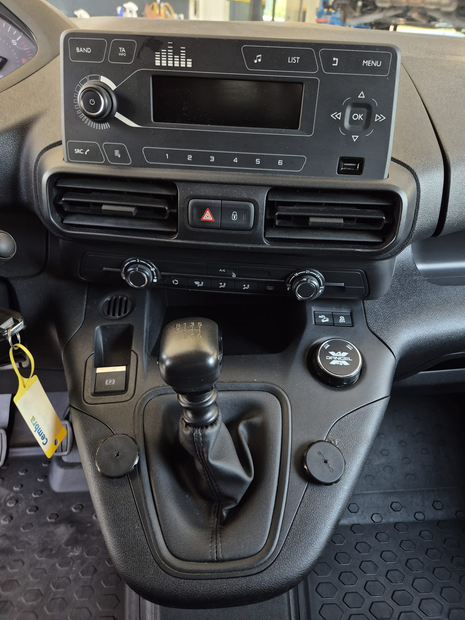 PEUGEOT PARTNER 4X4 DANGEL 1.5 BlueHDI-image-12