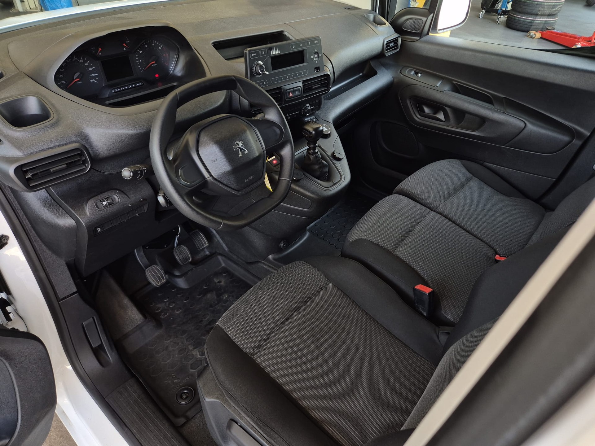 PEUGEOT PARTNER 4X4 DANGEL 1.5 BlueHDI-image-8