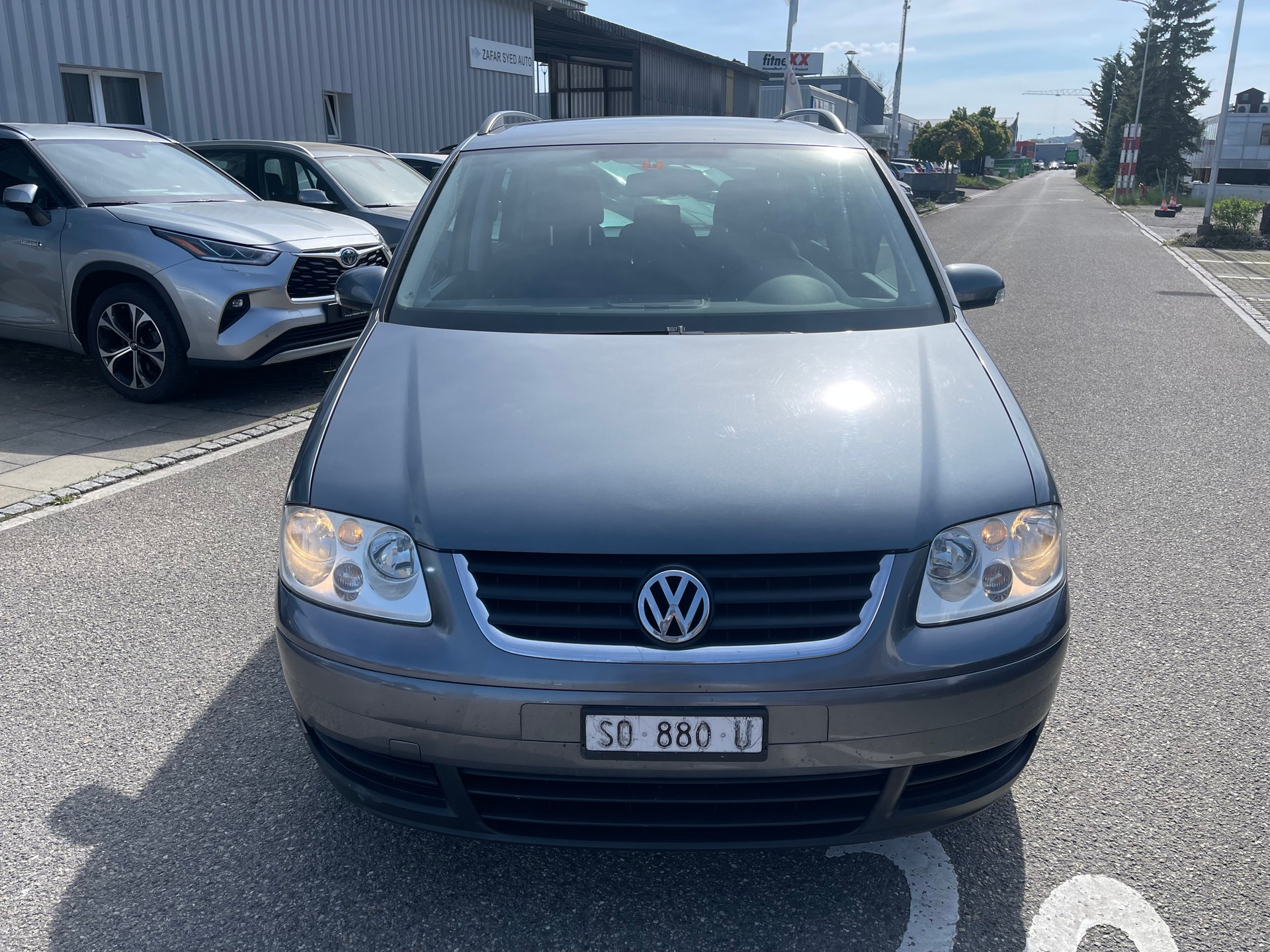VW Touran 2.0 TDI Trendline-image-1