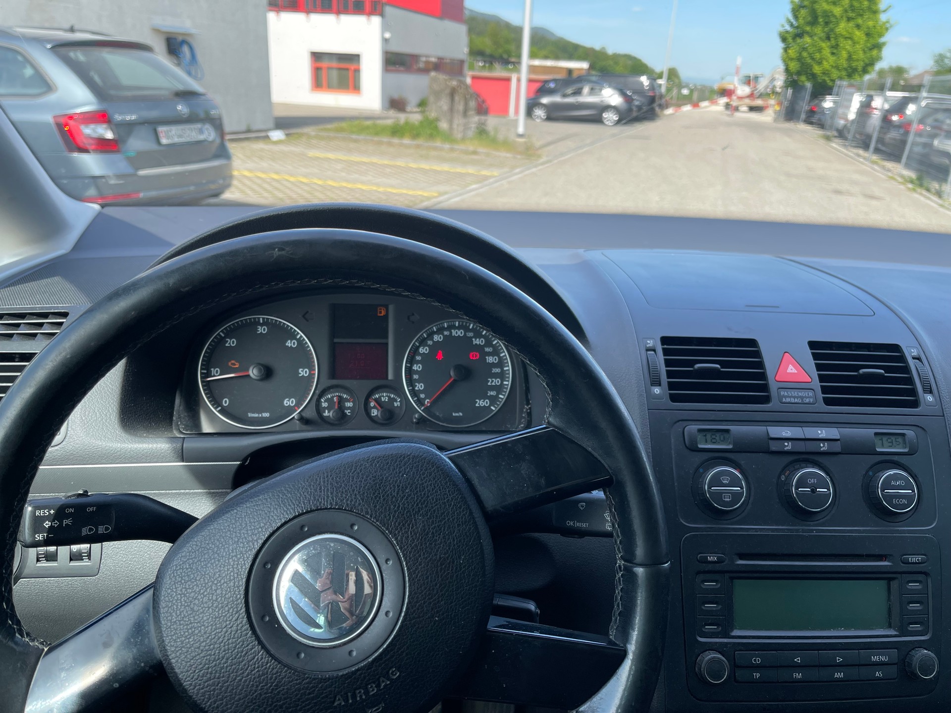 VW Touran 2.0 TDI Trendline-image-9