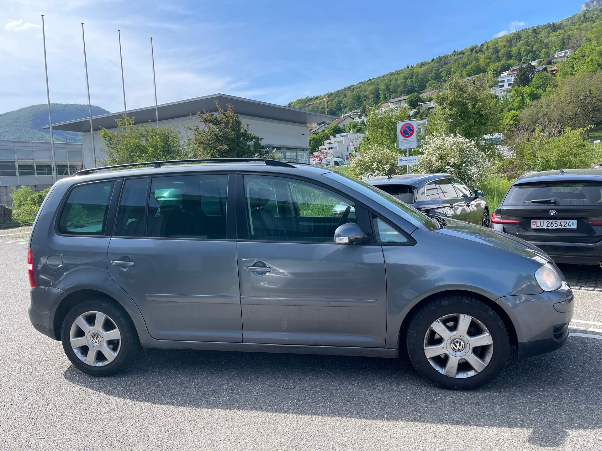 VW Touran 2.0 TDI Trendline-image-3