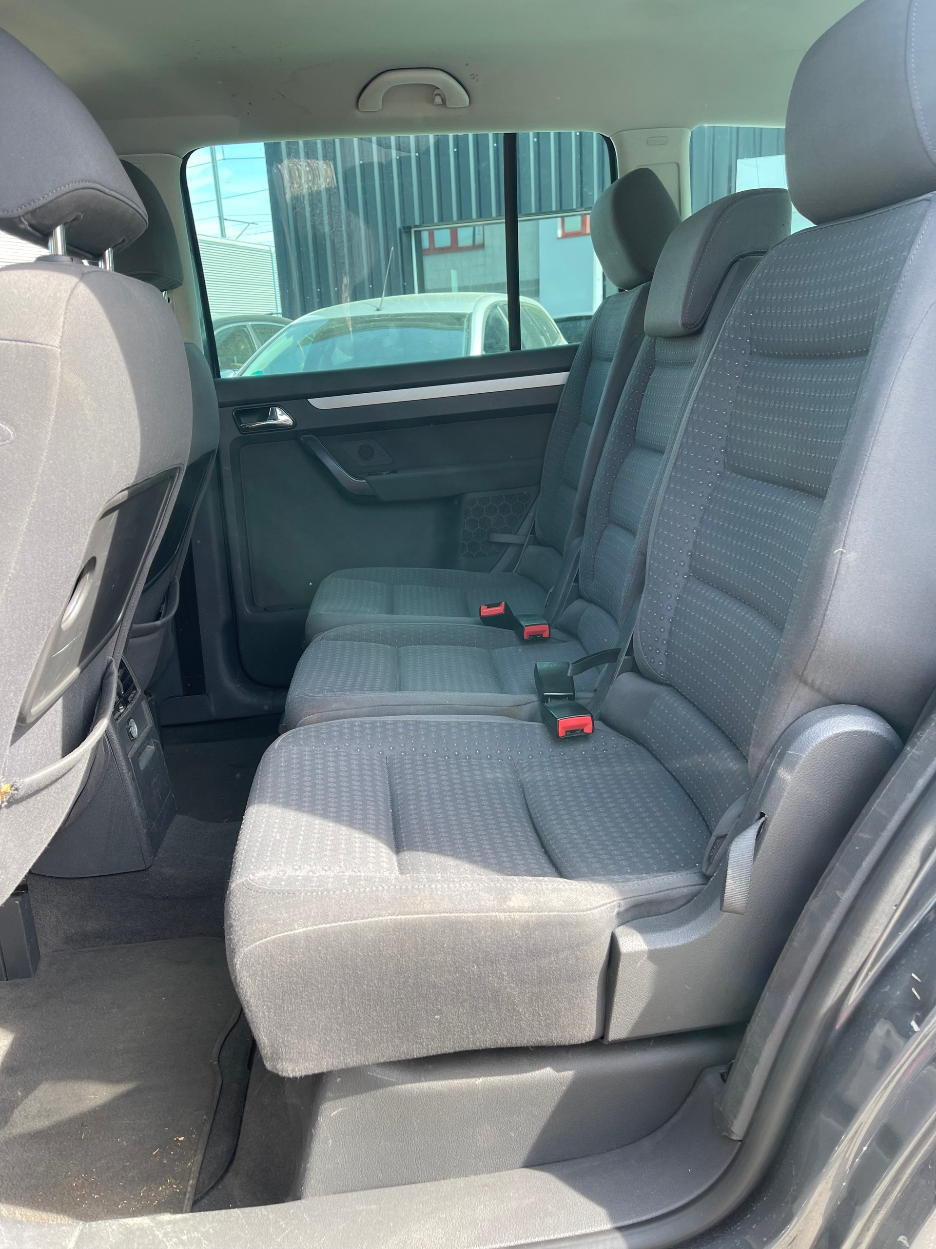 VW Touran 2.0 TDI Trendline-image-11