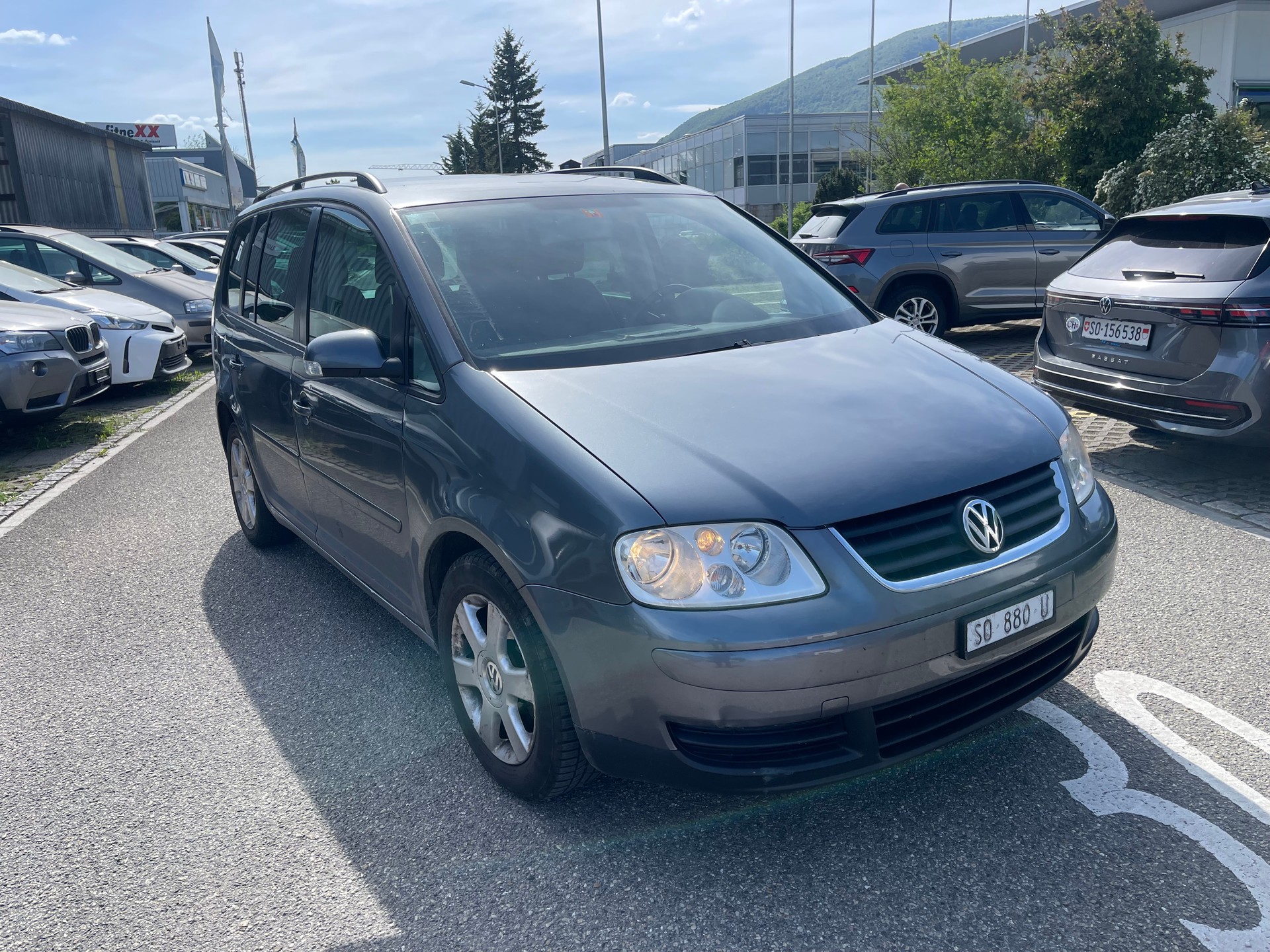 VW Touran 2.0 TDI Trendline-image-2
