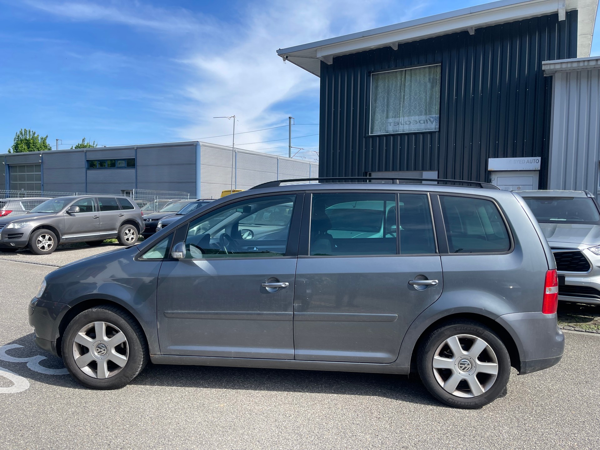 VW Touran 2.0 TDI Trendline-image-7