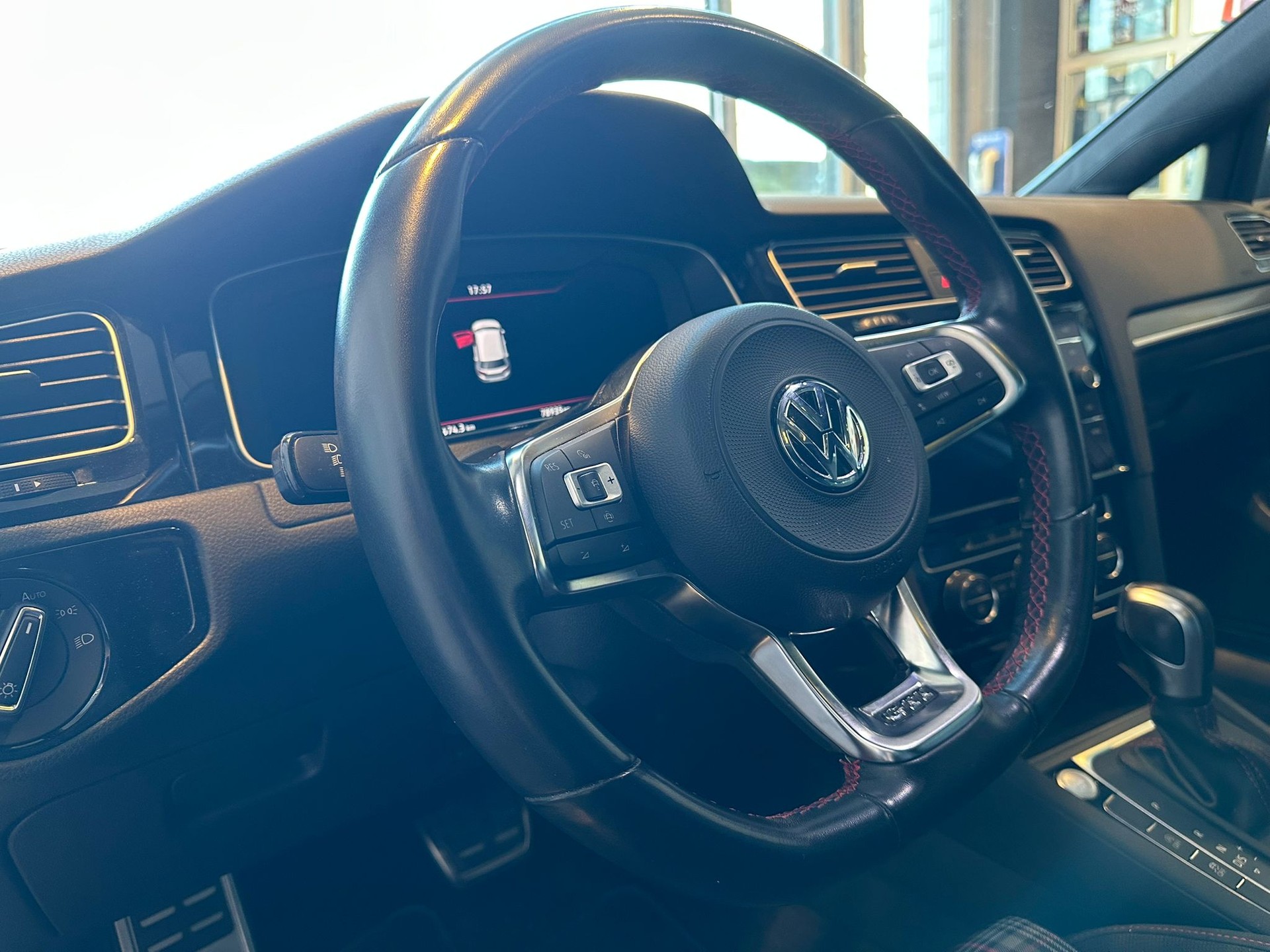 VW Golf 2.0 TSI GTI Performance DSG-image-11