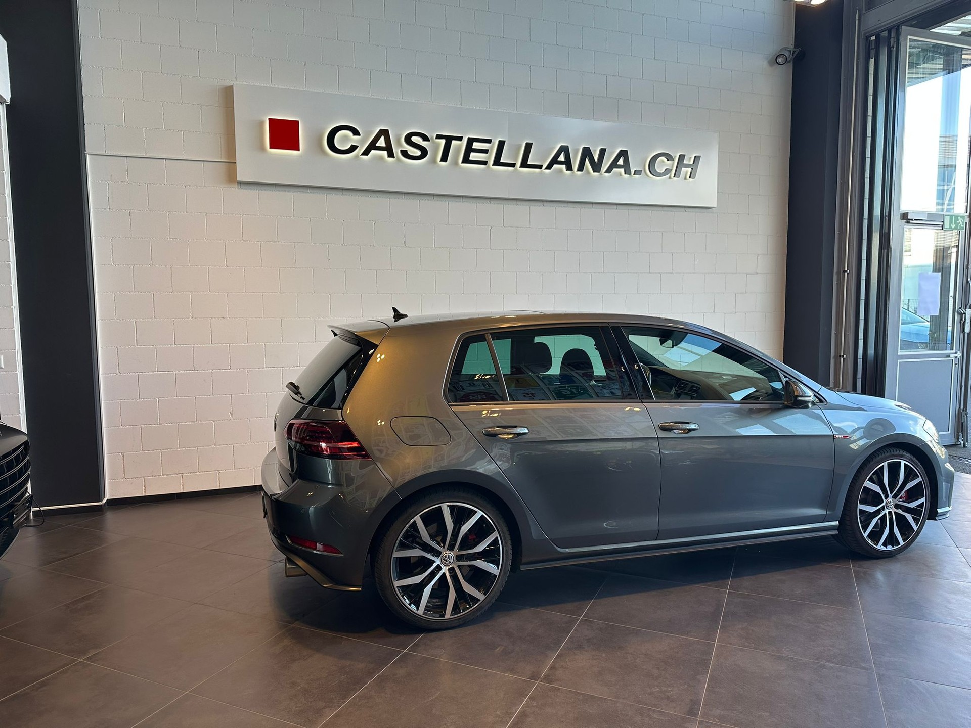 VW Golf 2.0 TSI GTI Performance DSG-image-2