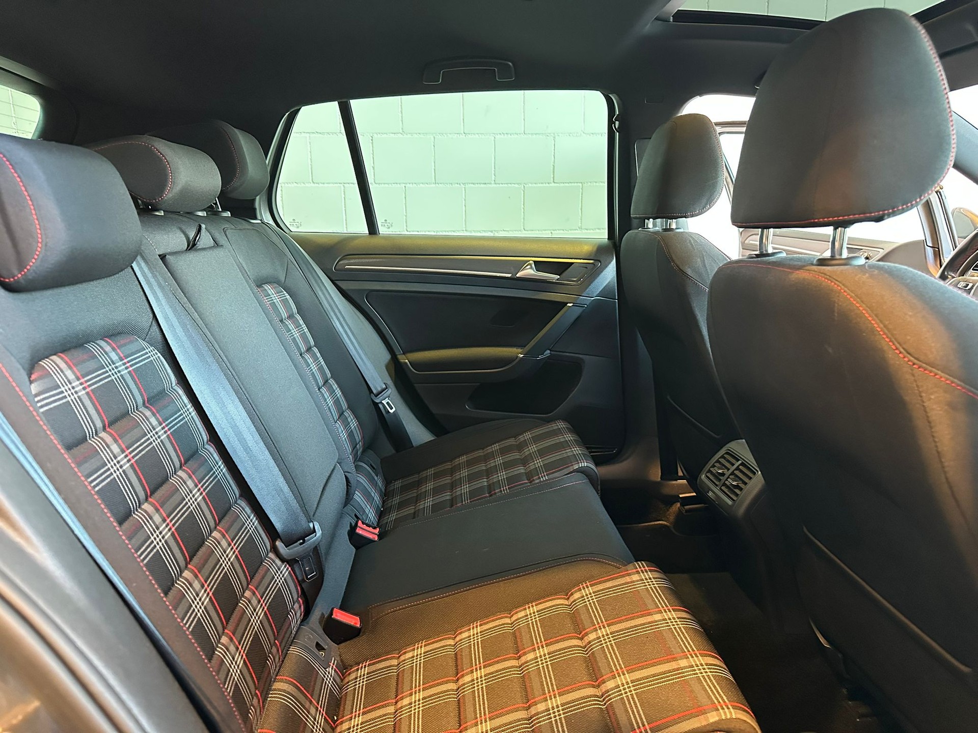 VW Golf 2.0 TSI GTI Performance DSG-image-9
