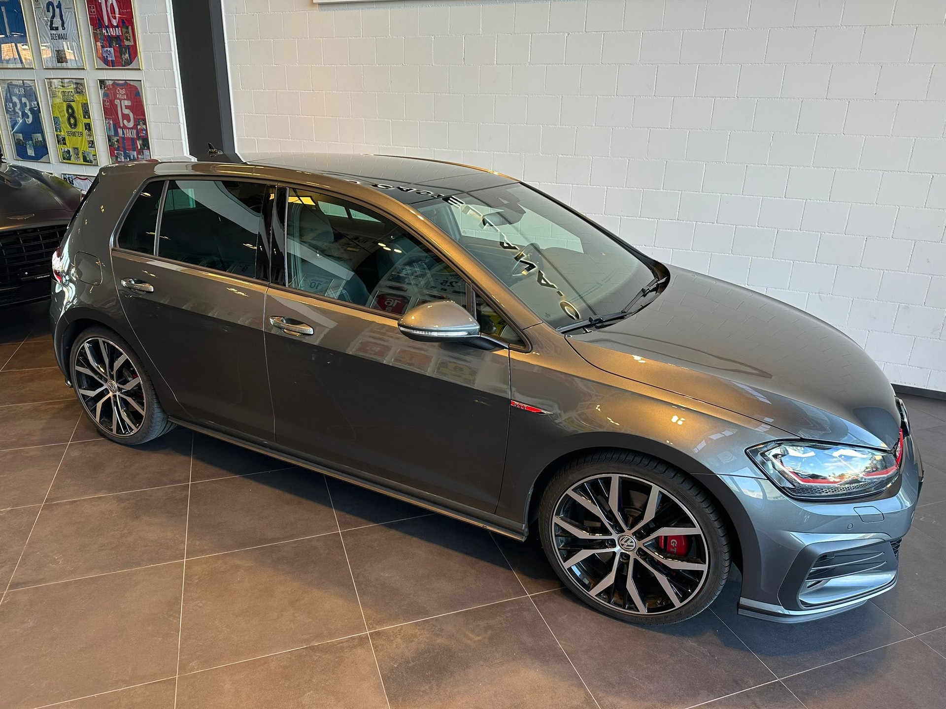 VW Golf 2.0 TSI GTI Performance DSG-image-1