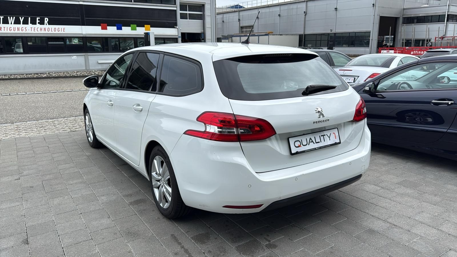 PEUGEOT 308 SW 1.6 BlueHDI Allure-image-14