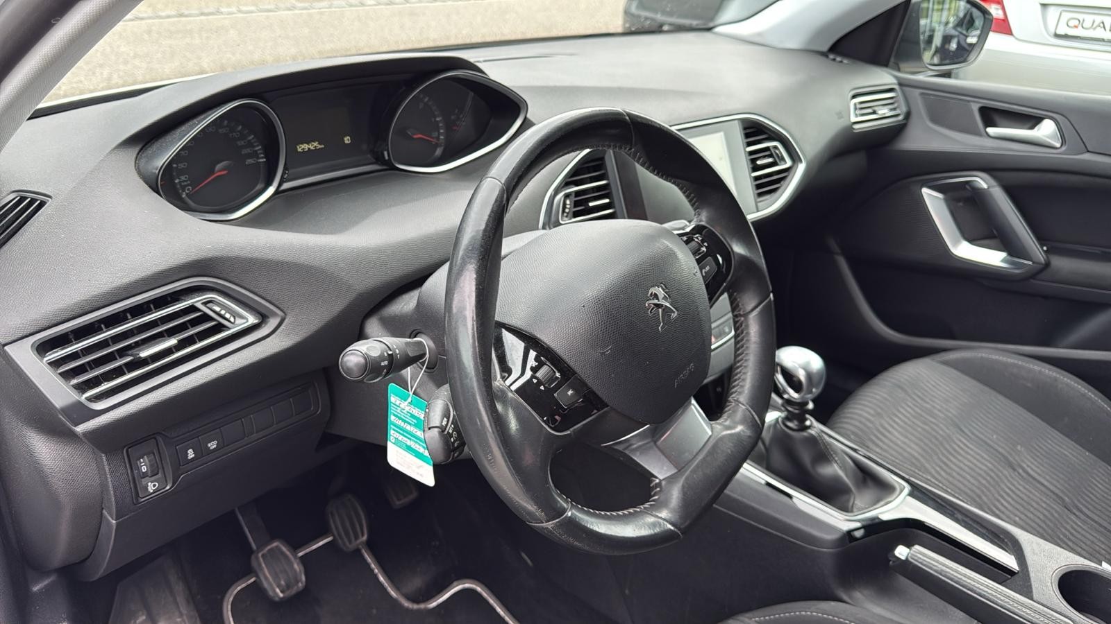 PEUGEOT 308 SW 1.6 BlueHDI Allure-image-16