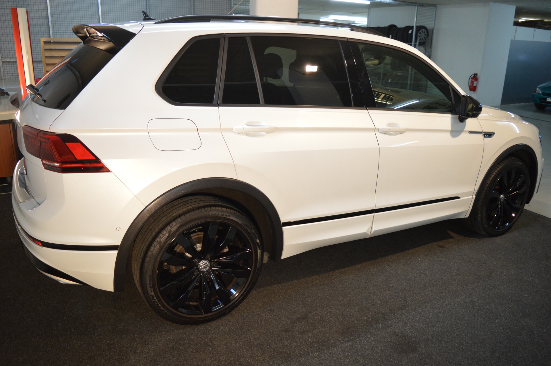 VW Tiguan 2.0TSI Highline 4Motion DSG-image-3