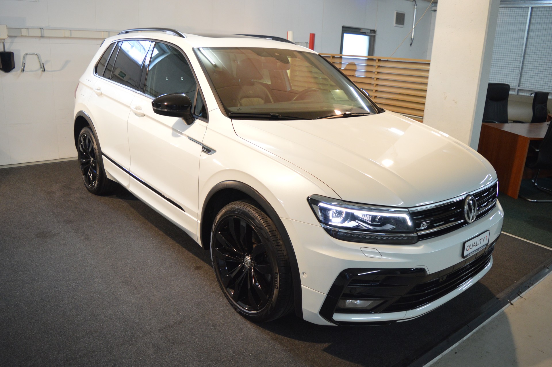 VW Tiguan 2.0TSI Highline 4Motion DSG-image-2