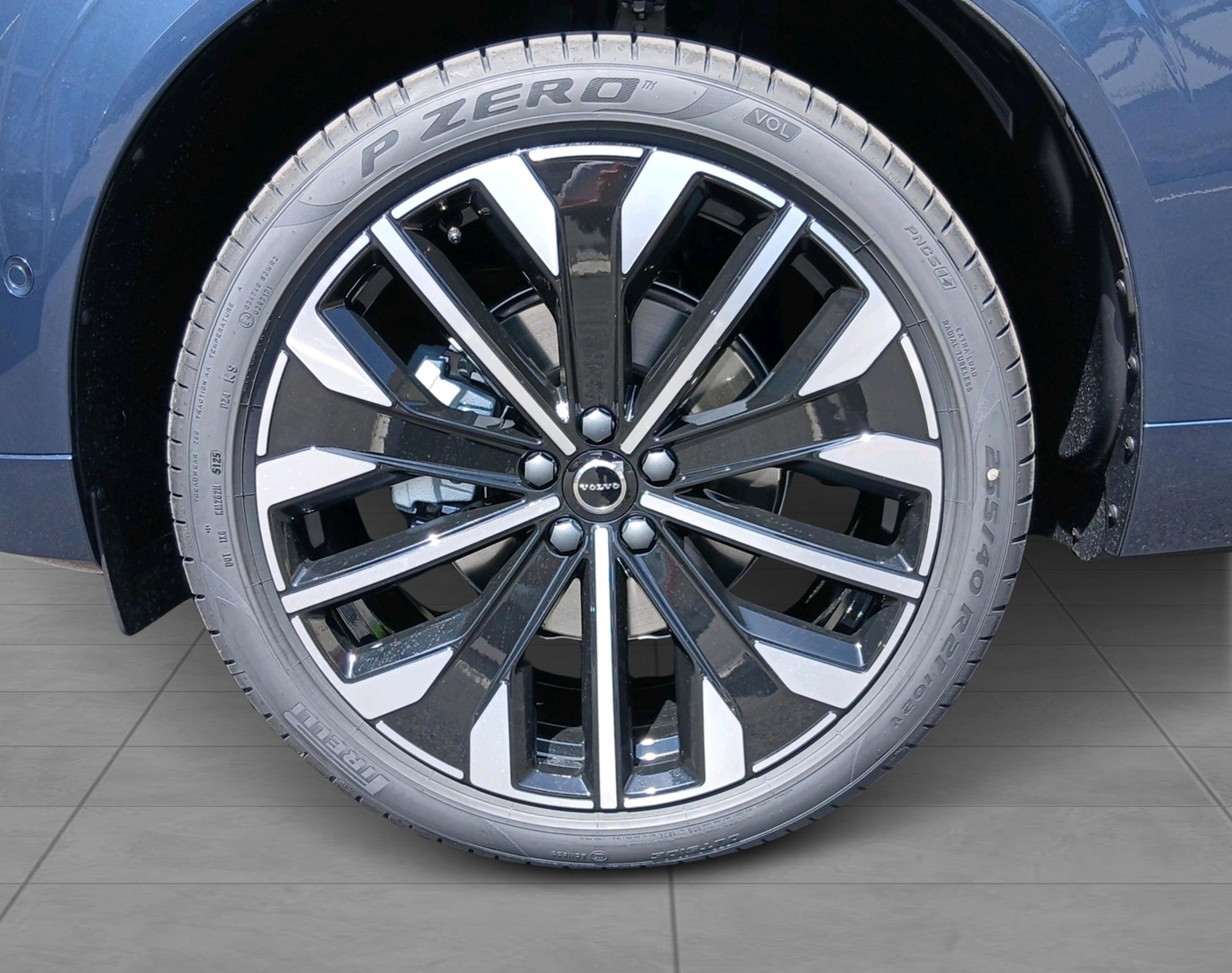 VOLVO XC60 2.0 B5 MH Ultra Dark AWD-image-10