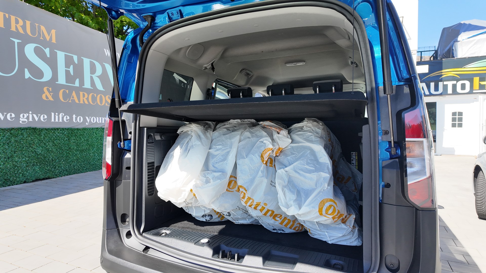 FORD Tourneo Courier 1.0 EcoBoost Titanium-image-14
