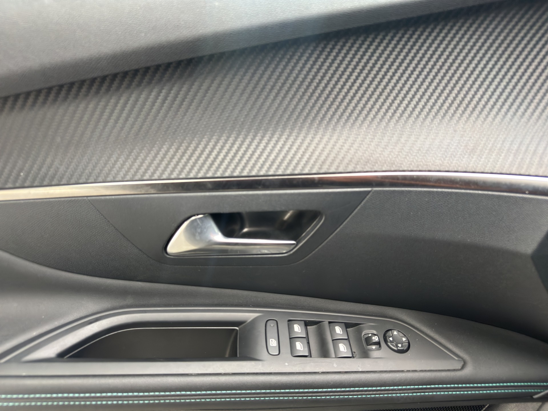 PEUGEOT 3008 1.2 PureTech Allure Pack EAT8-image-7