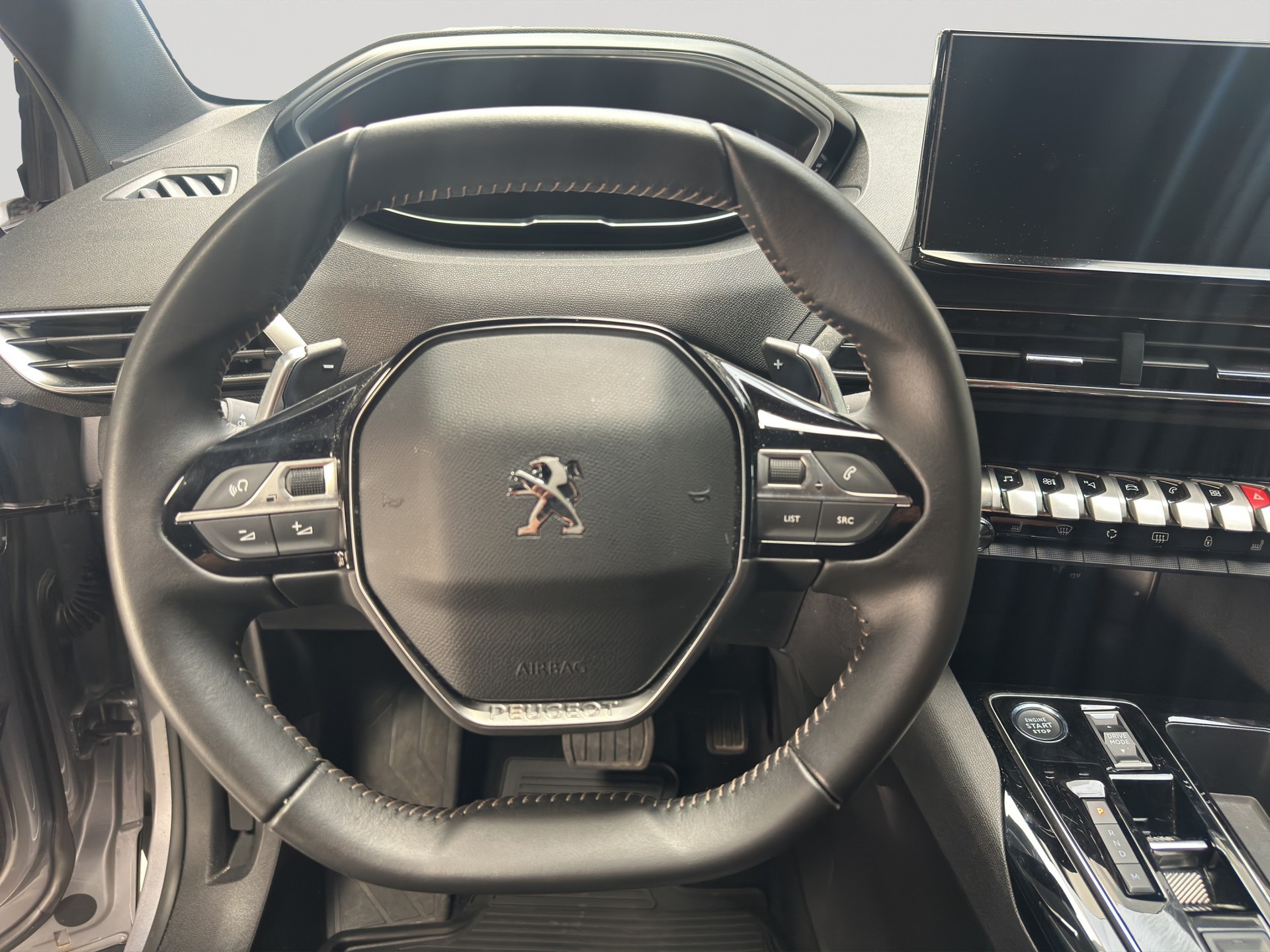 PEUGEOT 3008 1.2 PureTech Allure Pack EAT8-image-9