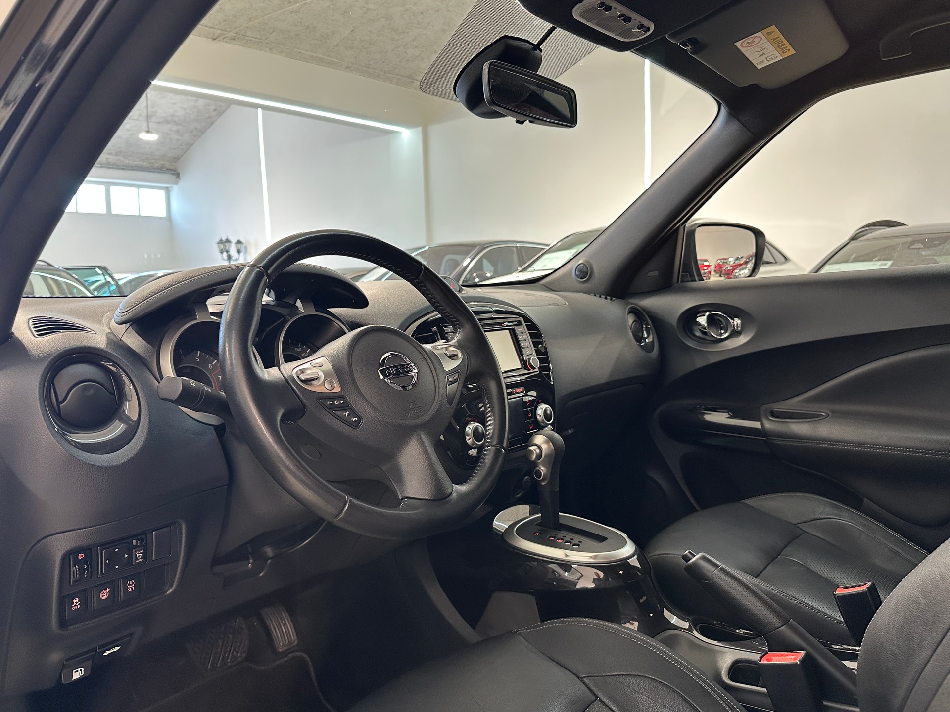 NISSAN Juke 1.6 tekna Xtronic CVT-showroom-element-1