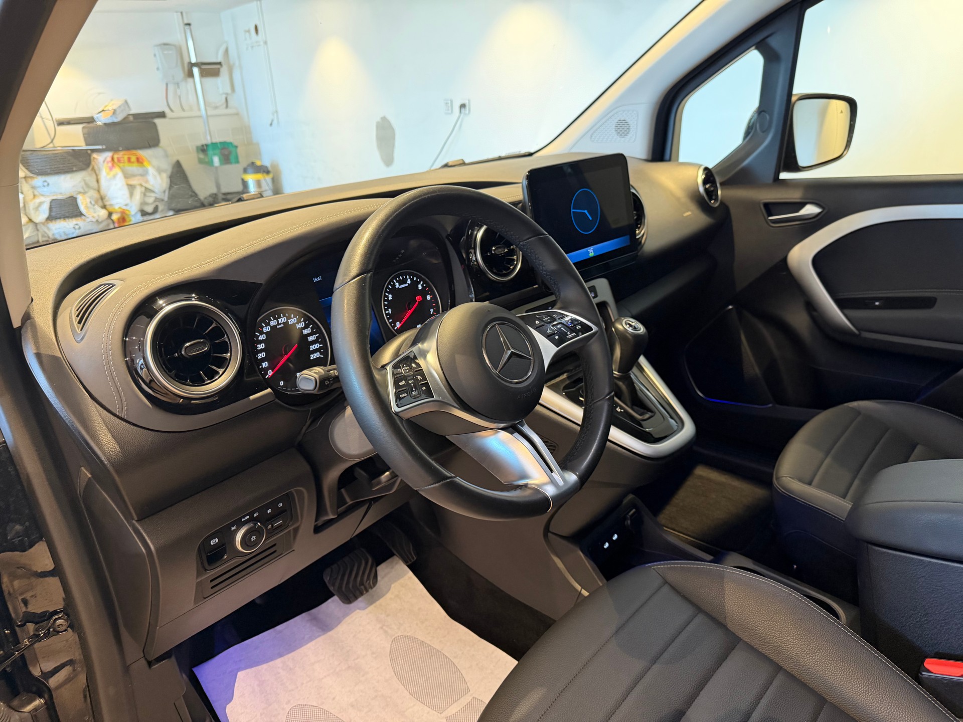 MERCEDES-BENZ 180 Progressive Van L-image-13