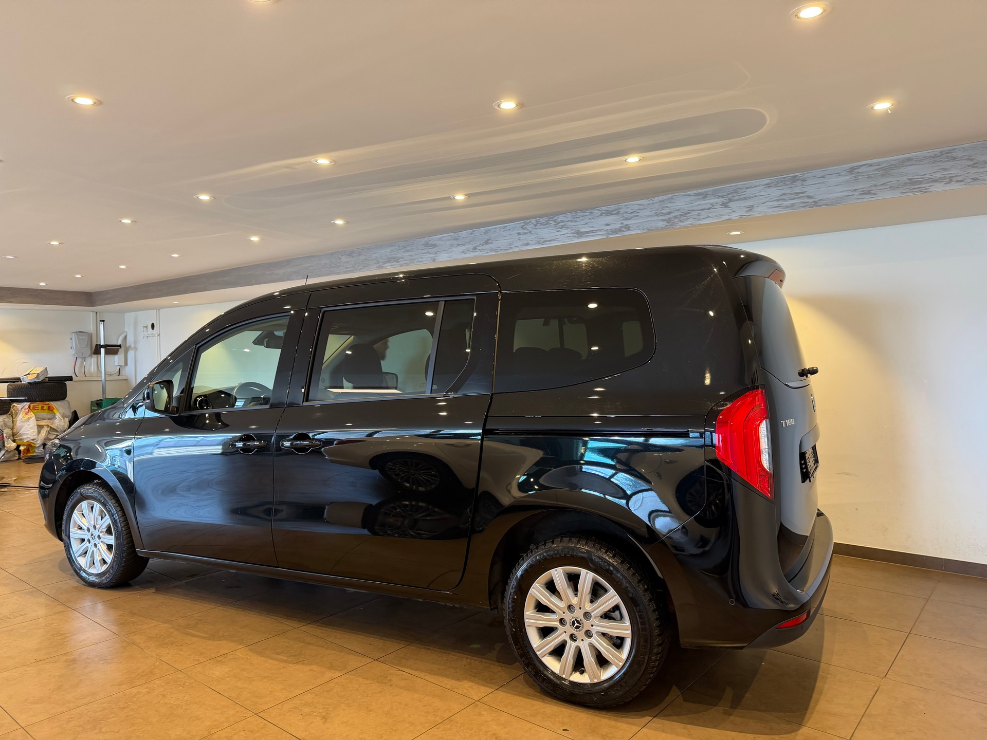 MERCEDES-BENZ 180 Progressive Van L-image-2