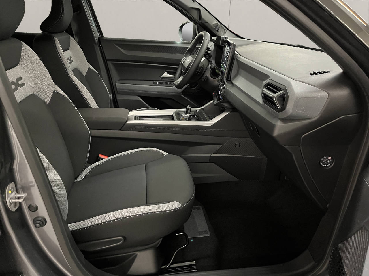 DACIA Bigster 1.2 Hybrid Journey 4WD Automat-image-13