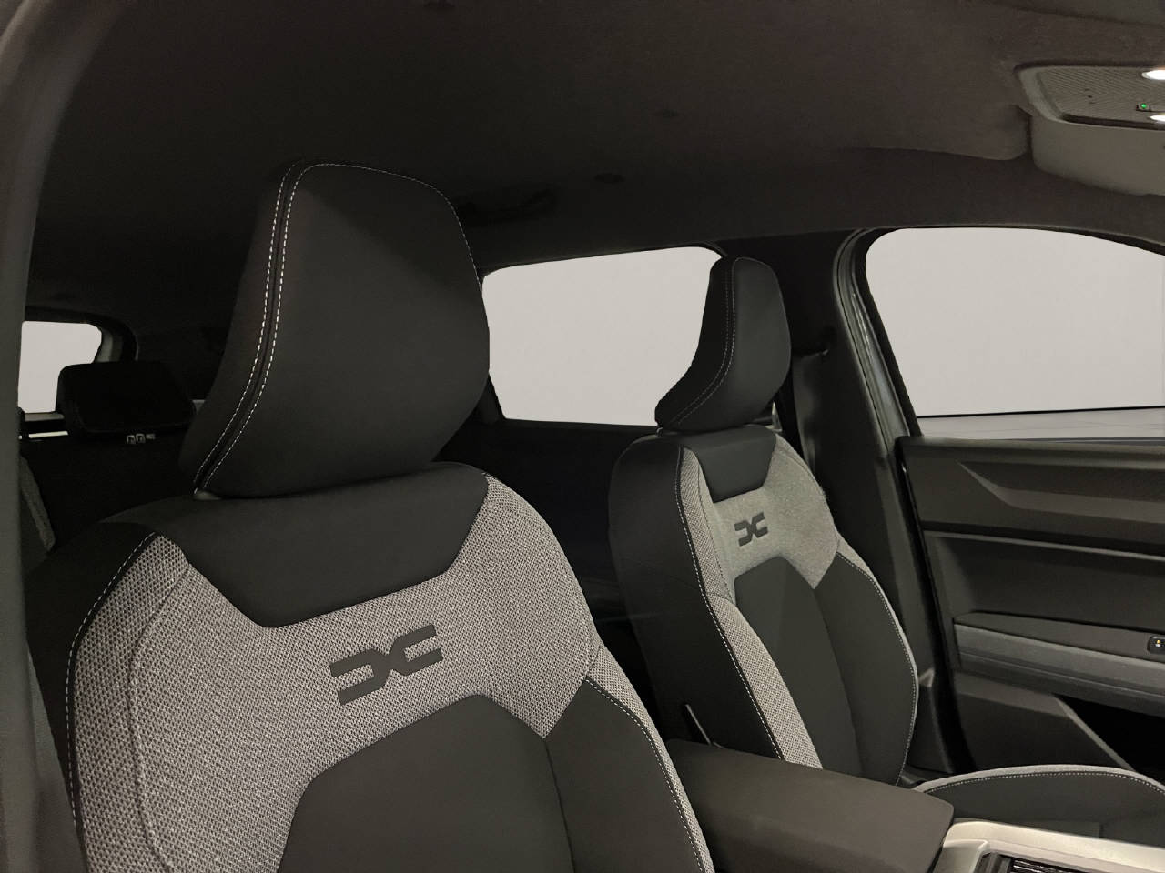 DACIA Bigster 1.2 Hybrid Journey 4WD Automat-image-14