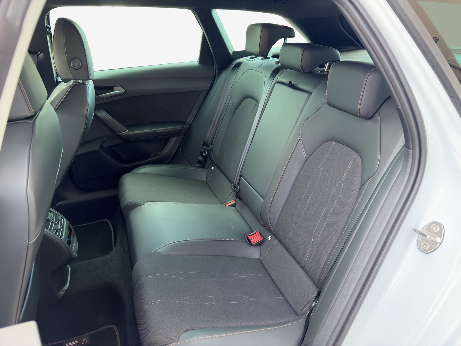 CUPRA LEON ST 1.5 eTSI DSG-image-11