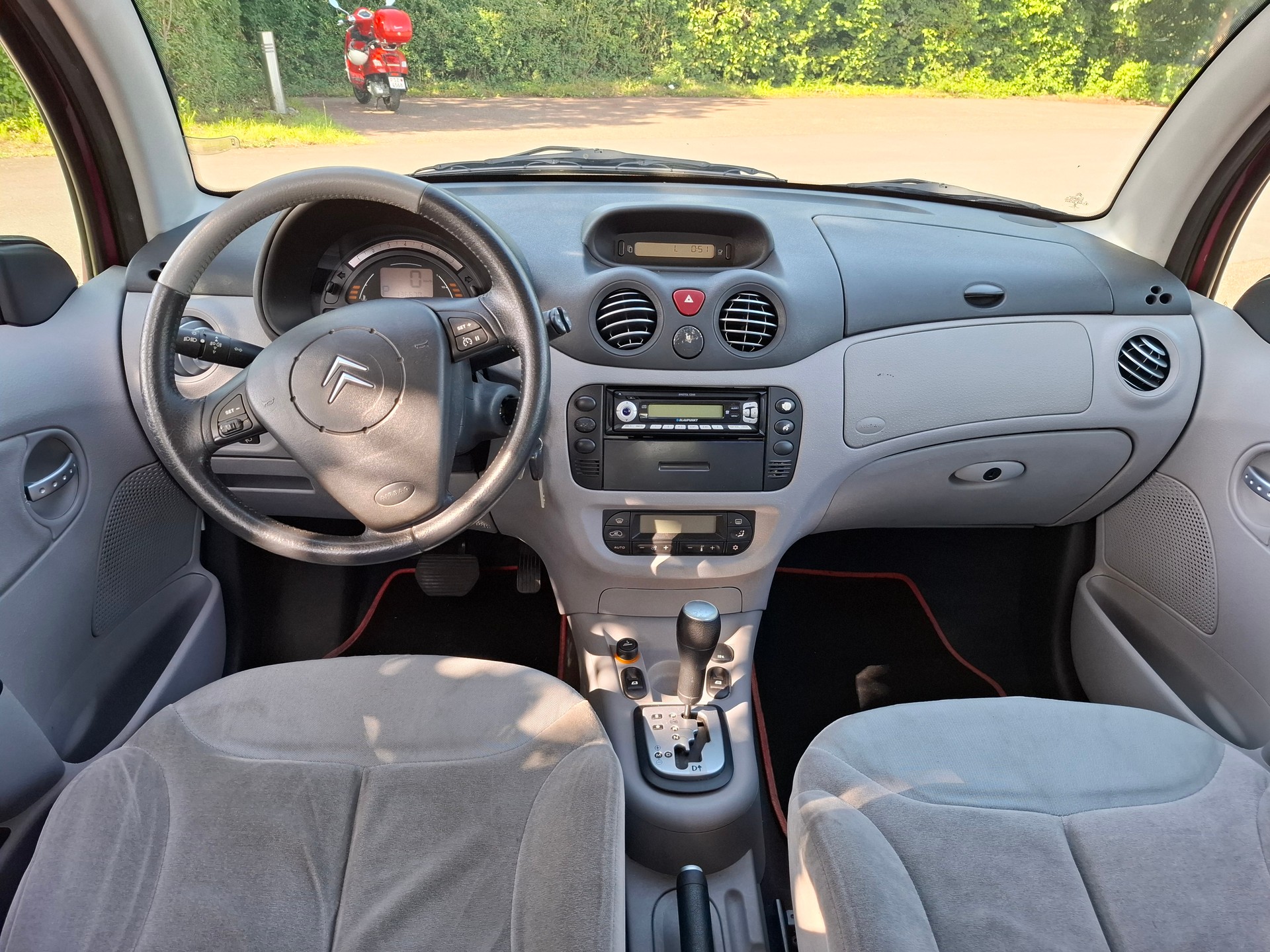 CITROEN C3 1.4i Exclusive-image-8