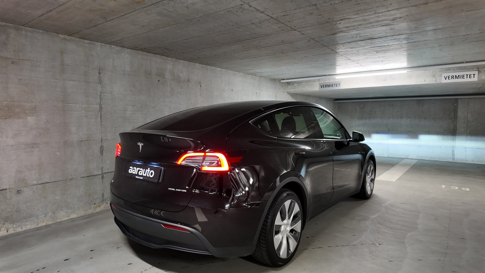 TESLA Model Y Long Range-image-4