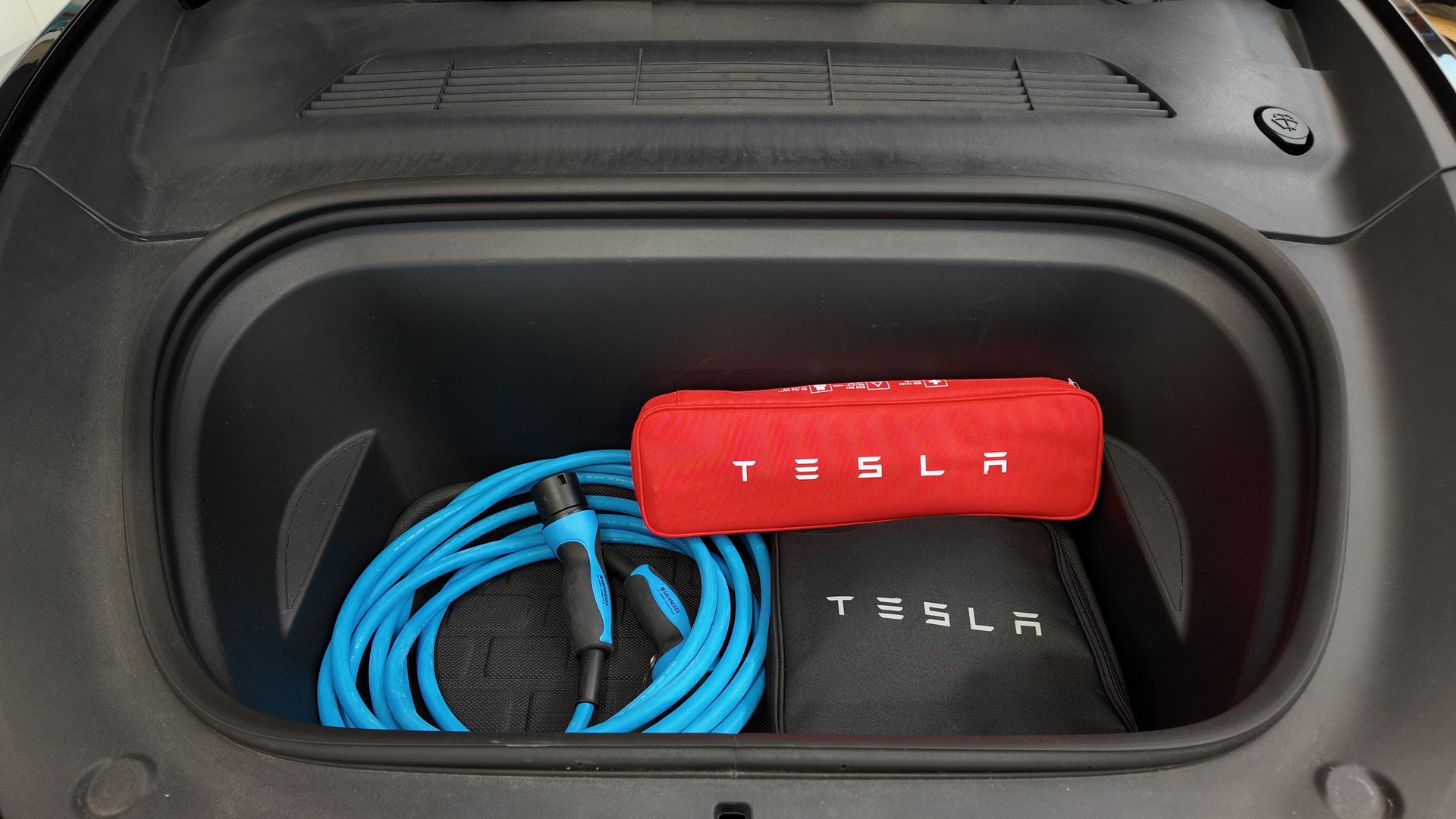 TESLA Model Y Long Range-image-18