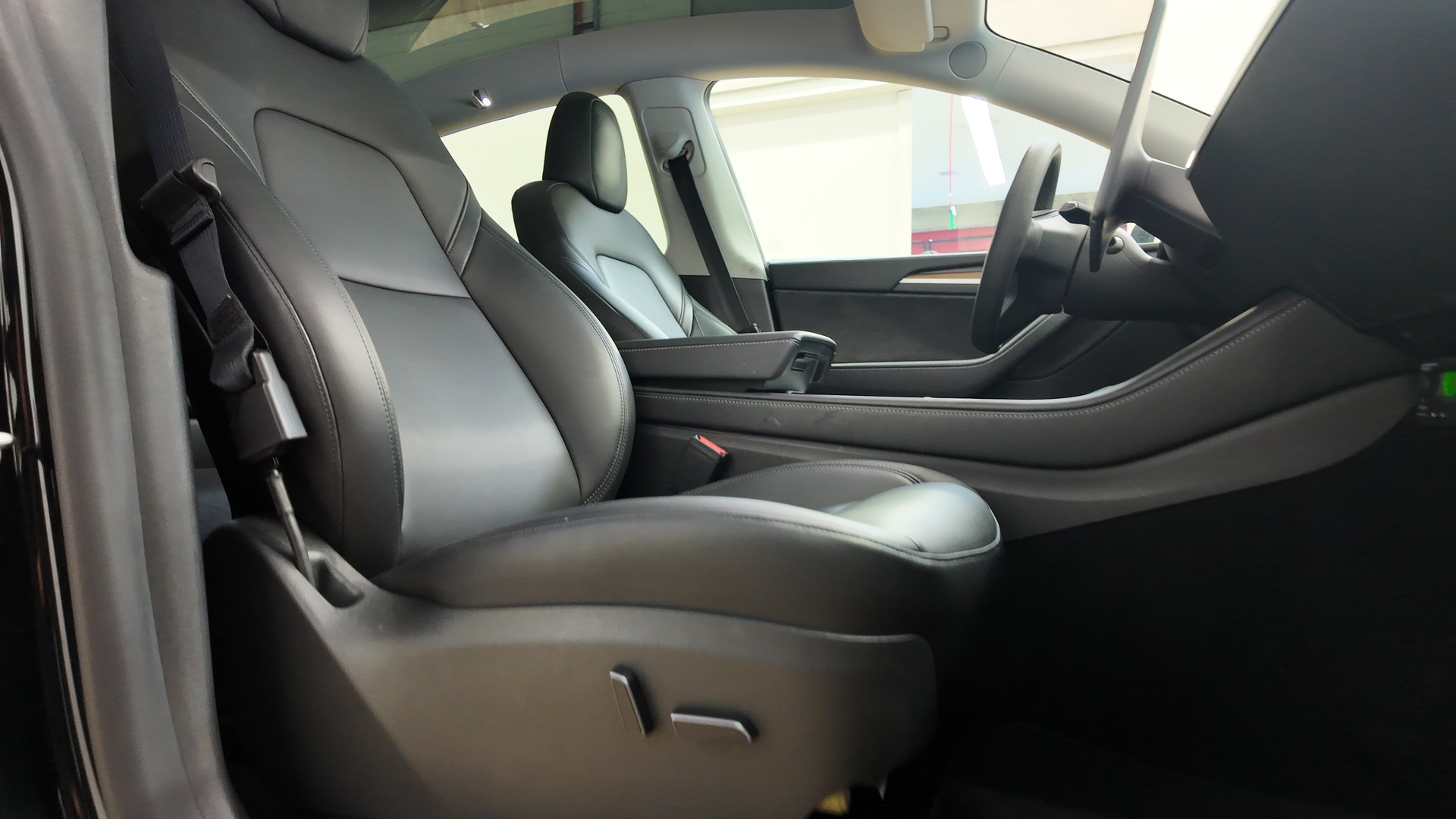 TESLA Model Y Long Range-image-12