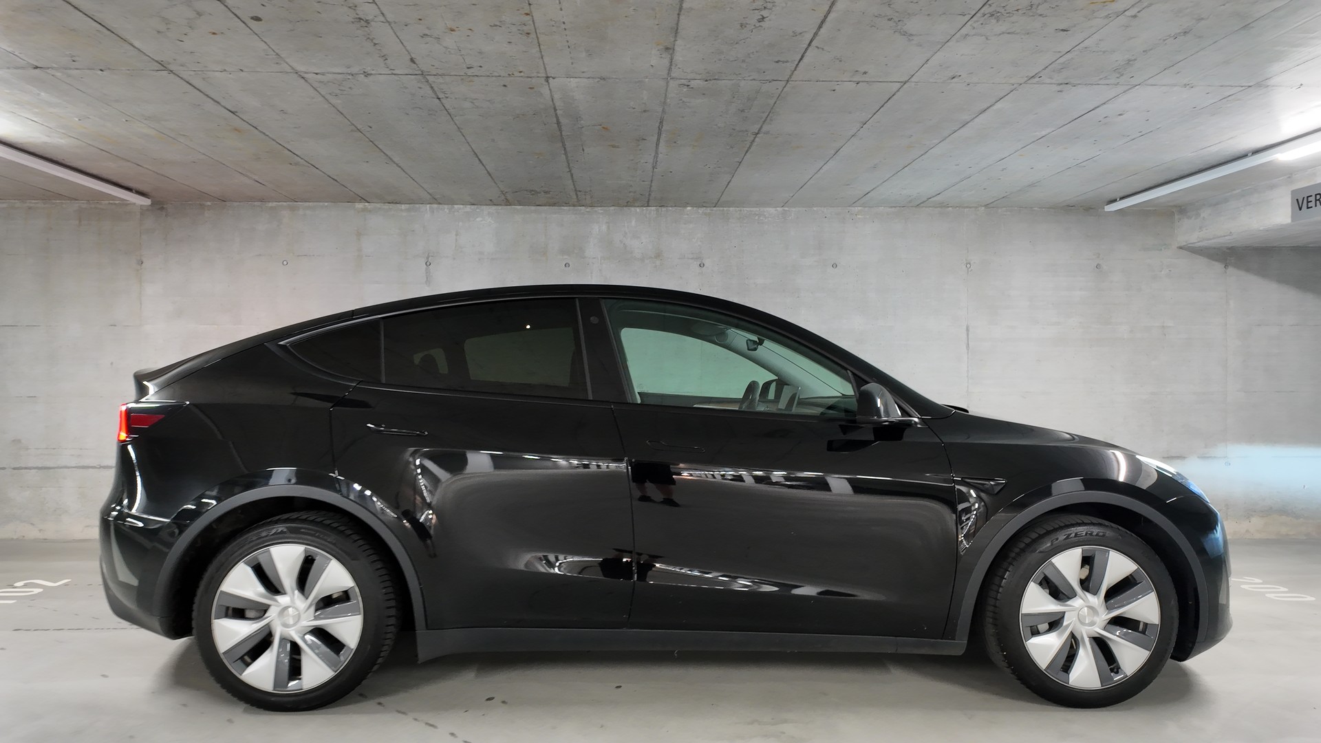 TESLA Model Y Long Range-image-3