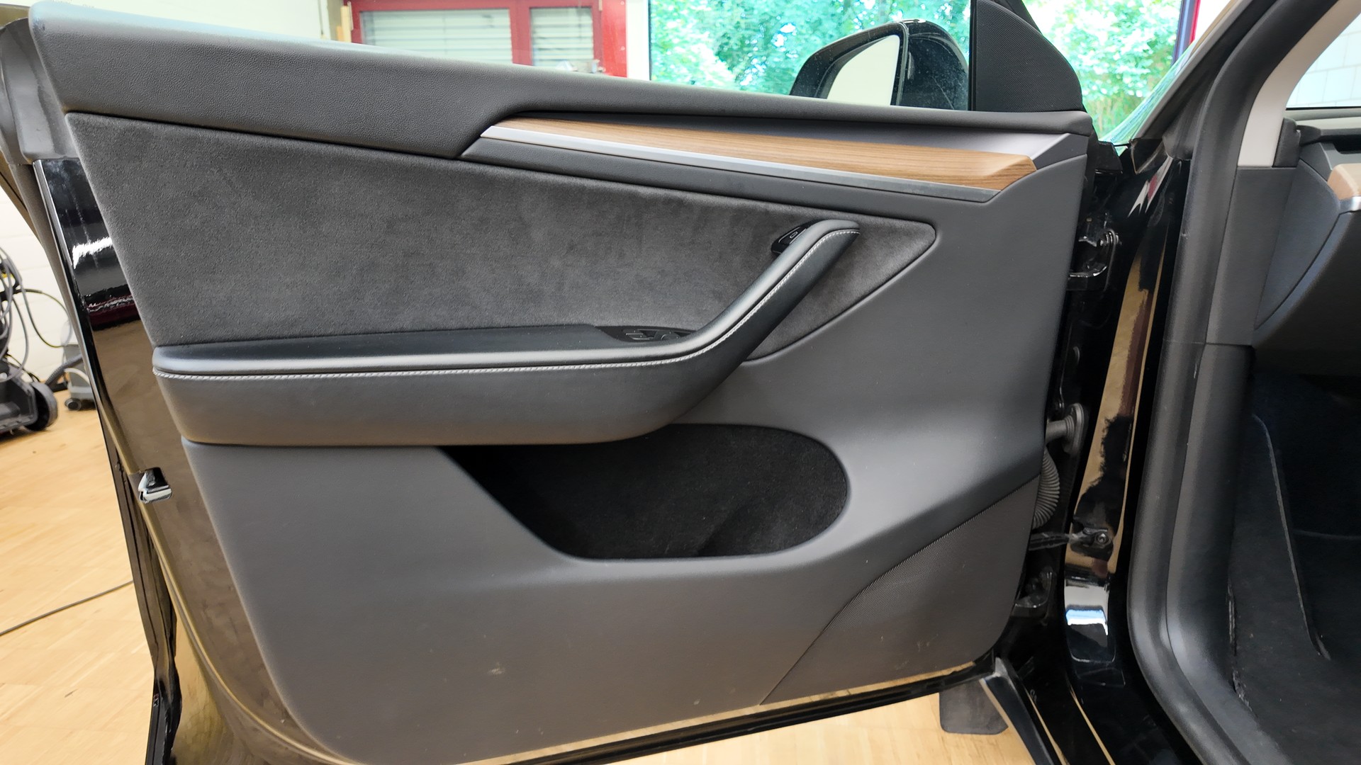 TESLA Model Y Long Range-image-13