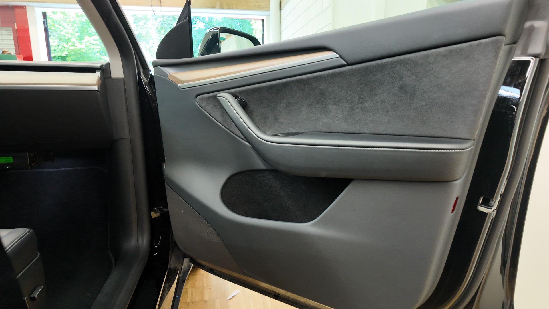 TESLA Model Y Long Range-image-14