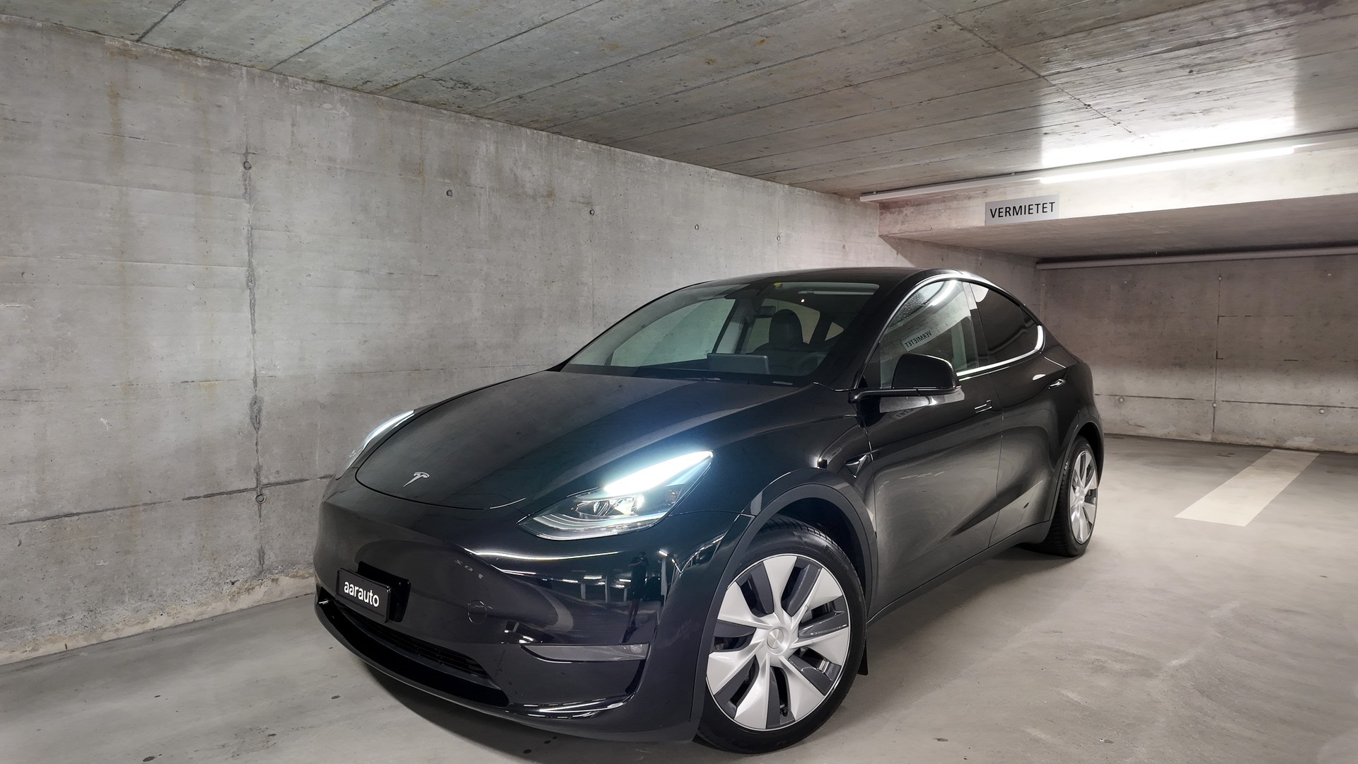TESLA Model Y Long Range-image-0