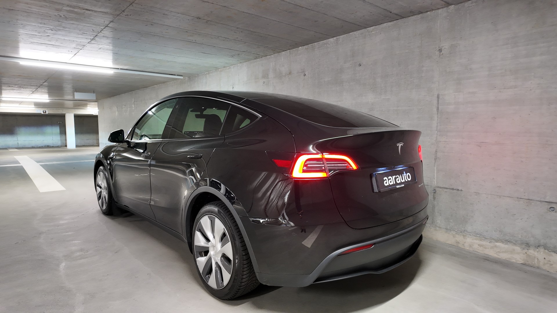 TESLA Model Y Long Range-image-1