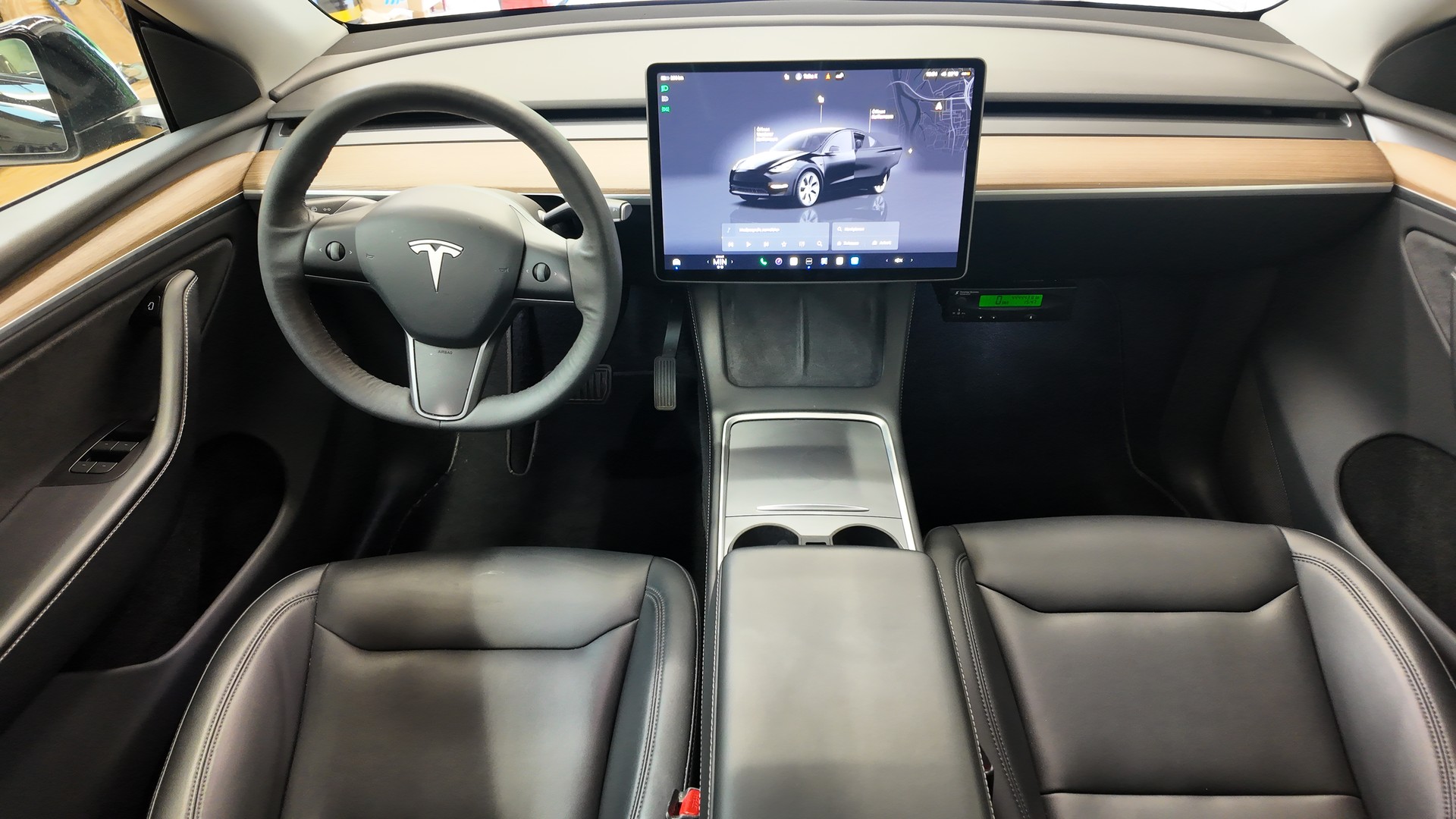 TESLA Model Y Long Range-image-8
