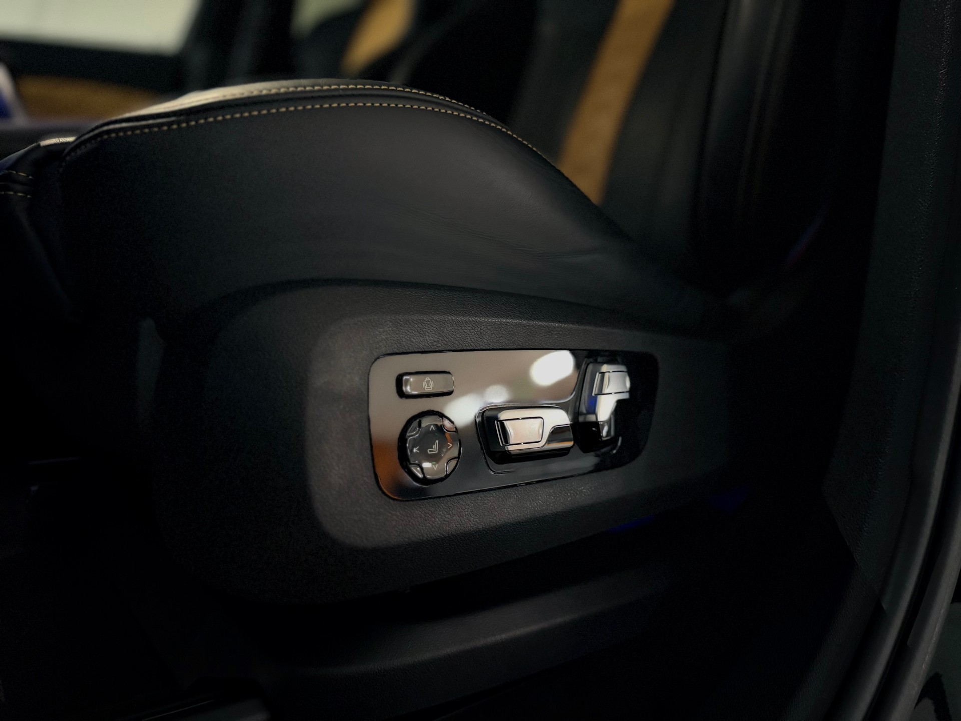 BMW X6M Steptronic M Competition-image-19