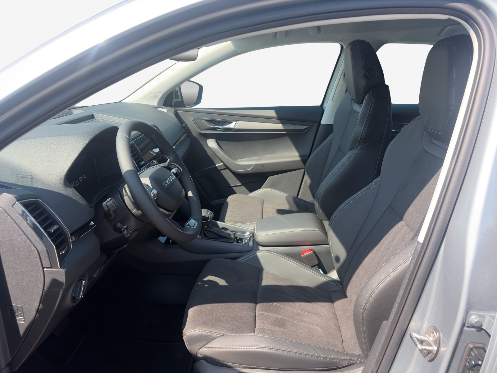 SKODA Karoq 1.5 TSI Dynamic DSG-image-7