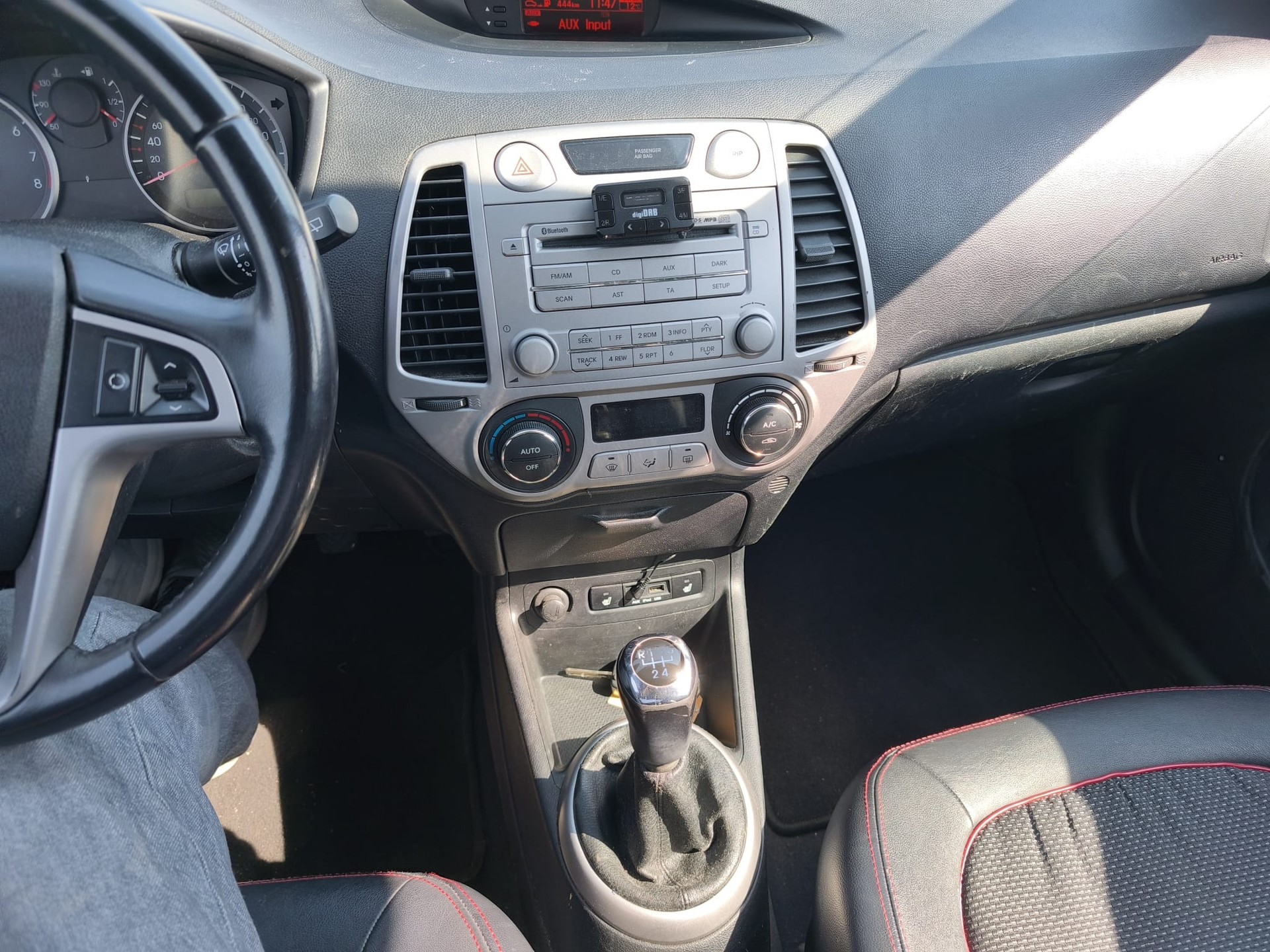 HYUNDAI i20 1.6 Premium-image-3