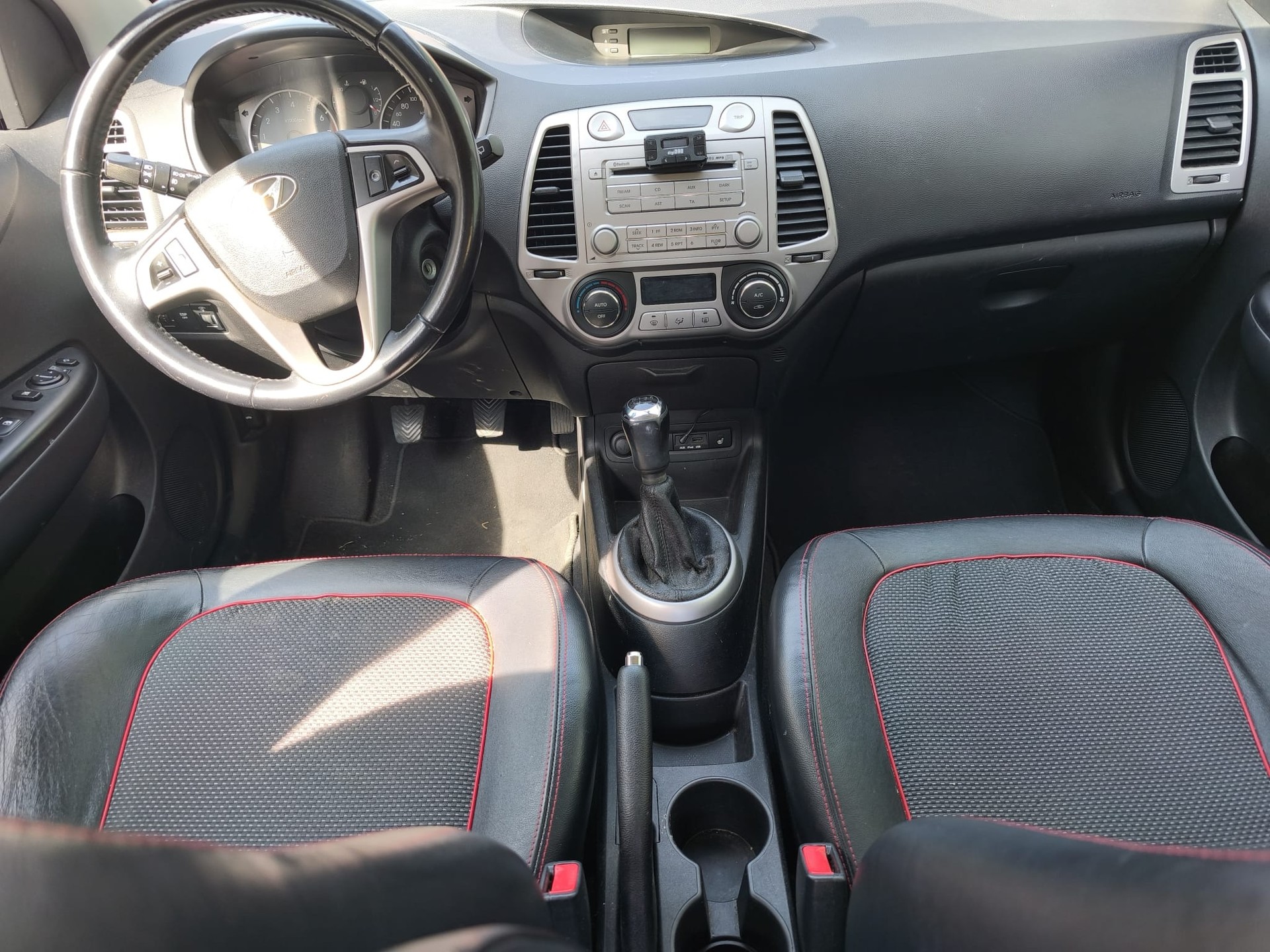 HYUNDAI i20 1.6 Premium-image-6