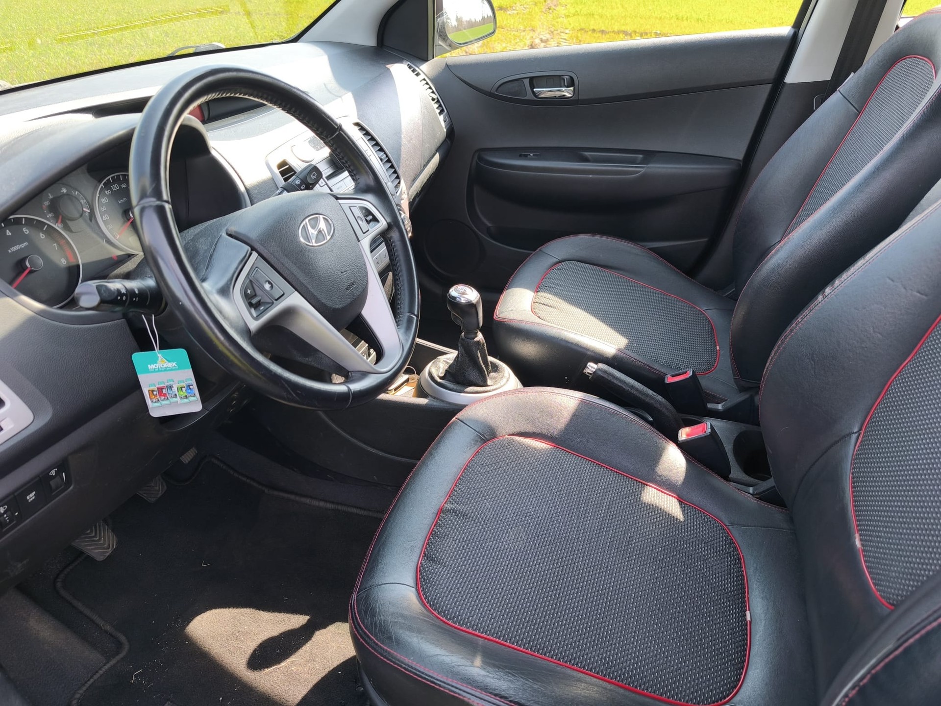 HYUNDAI i20 1.6 Premium-image-4